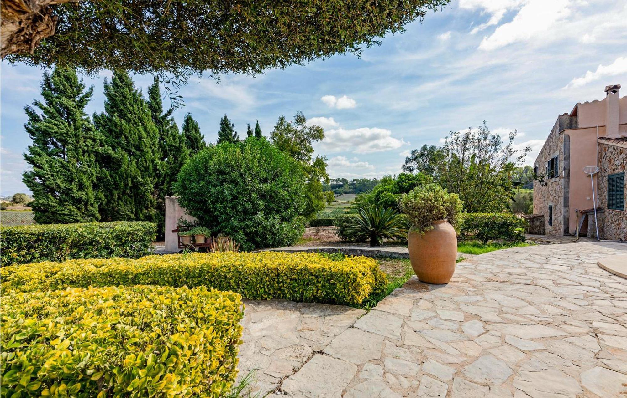 Nice Home In Sineu Εξωτερικό φωτογραφία